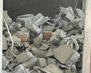 敲墙拆除清运垃圾